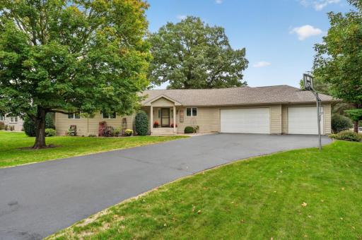 101 Anglewood Drive, Kenyon, MN 55946