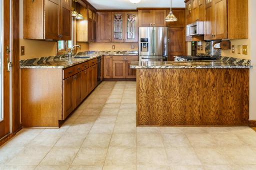 Informal Dining to Kitchen