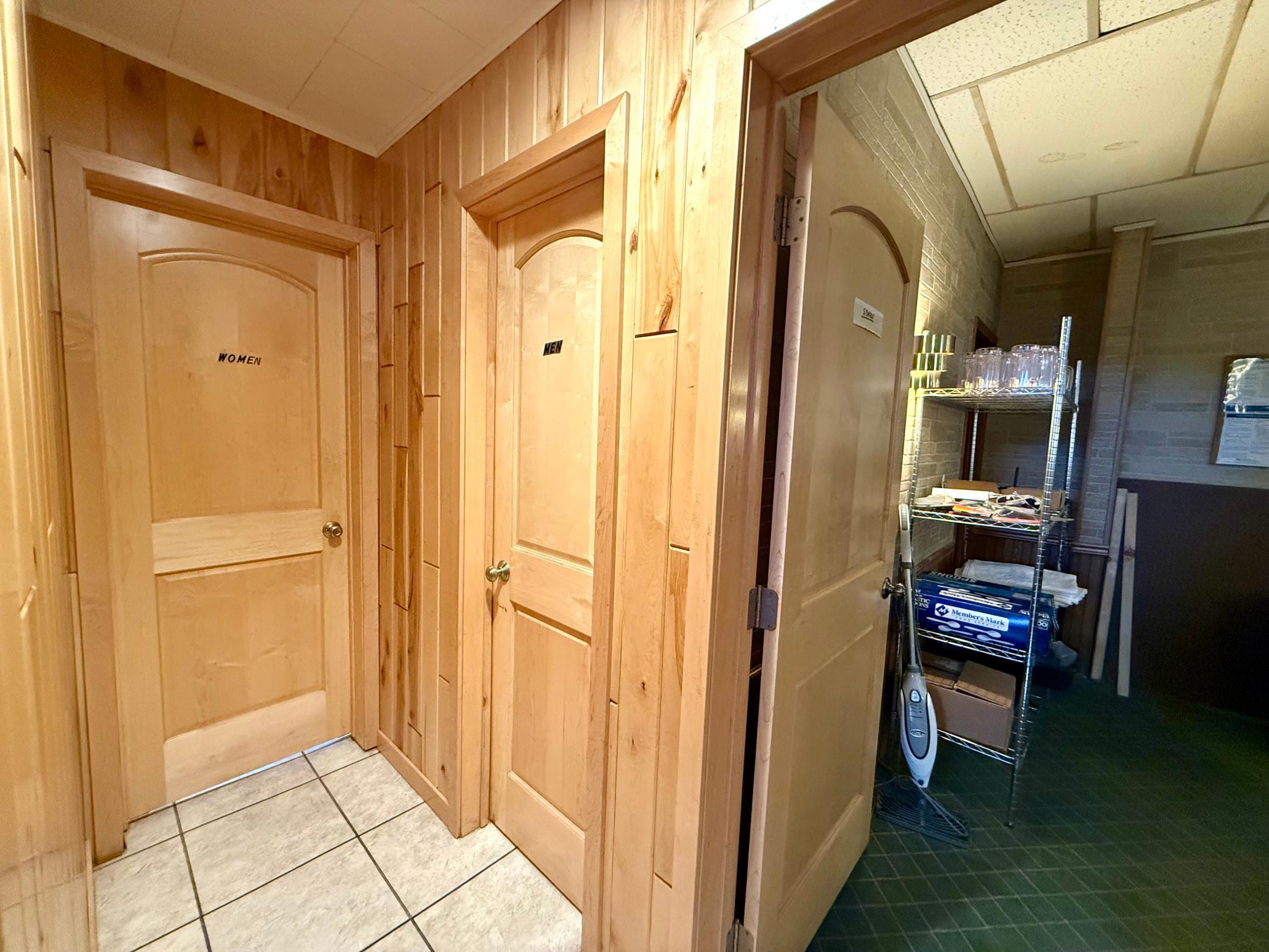 Men's & Women's Bathrooms