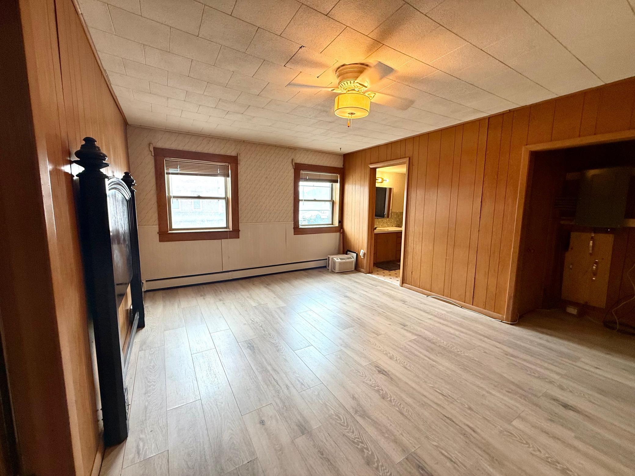 Living Room/Additional Bedroom