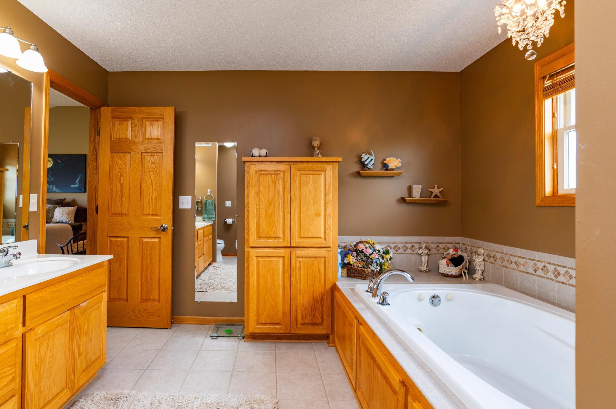 Huge owners bathroom.jpg