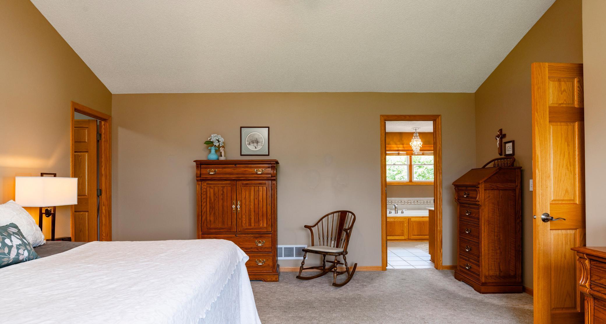 Vaulted ceilings, spa-like bathroom and huge walk in closet along with million dollar views make this the perfect Owners ensuite.jpg