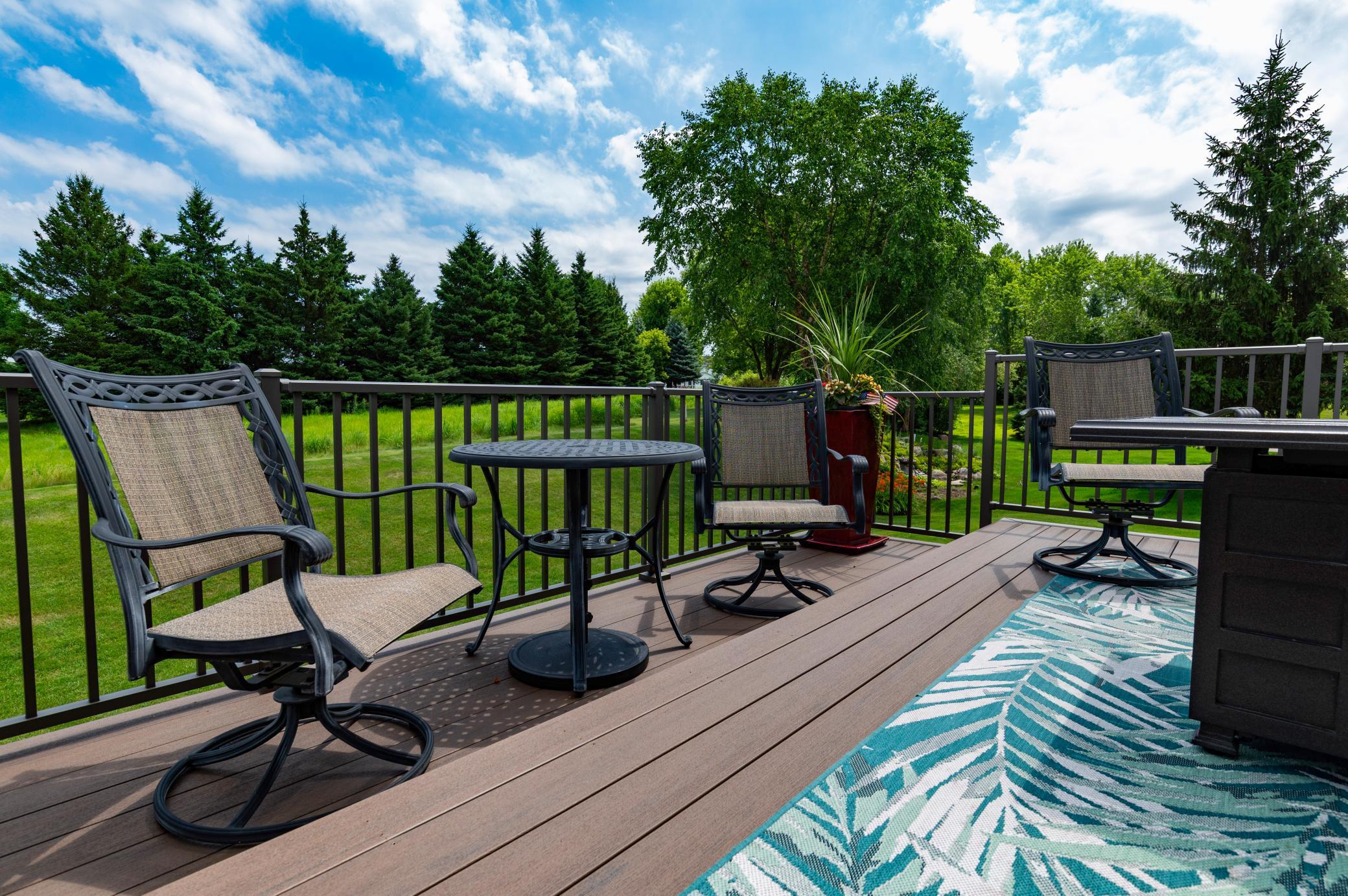Sellers thoughtful created this step down so the railing does not obscure the views when sitting on the deck - they have thought of everything!.jpg