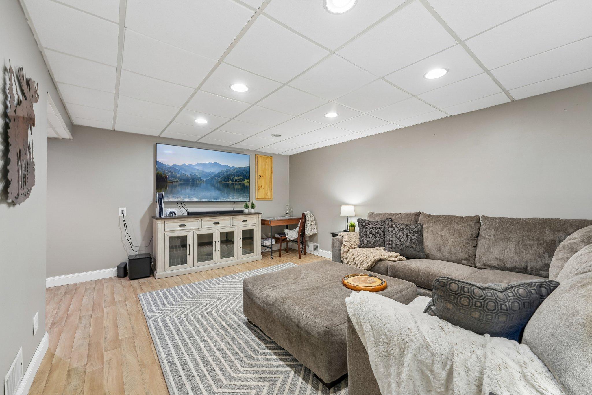 7132 Courtly Rd 33.jpg