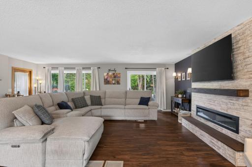 7844 Conroy Way, Inver Grove Heights, MN 55076