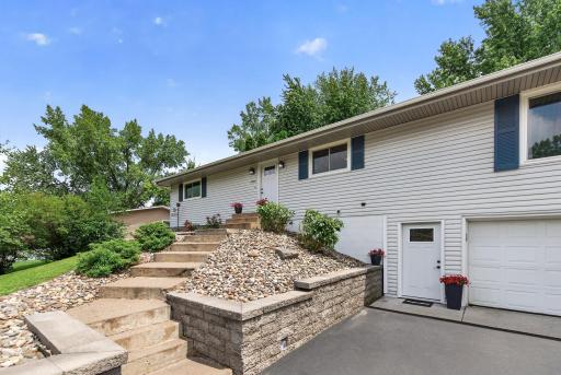 7844 Conroy Way, Inver Grove Heights, MN 55076