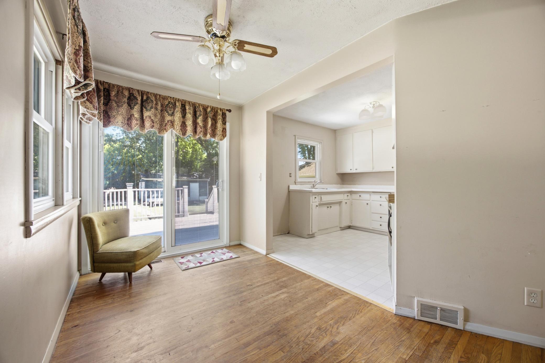 Dining/Kitchen/Slider.jpg