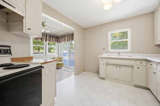 1102 1st Street S, Moorhead, MN 56560