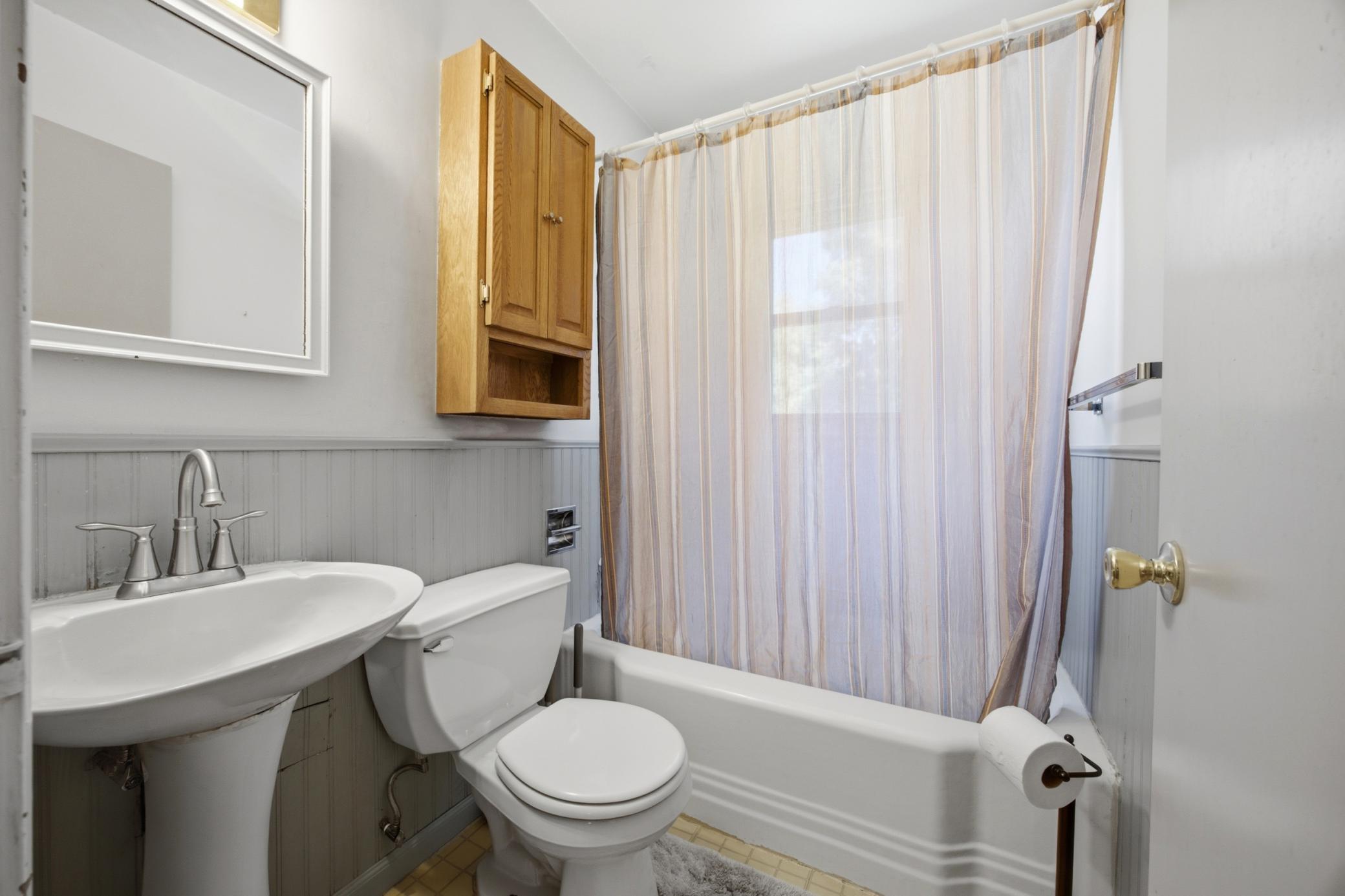 Main Fl Bath 1.jpg