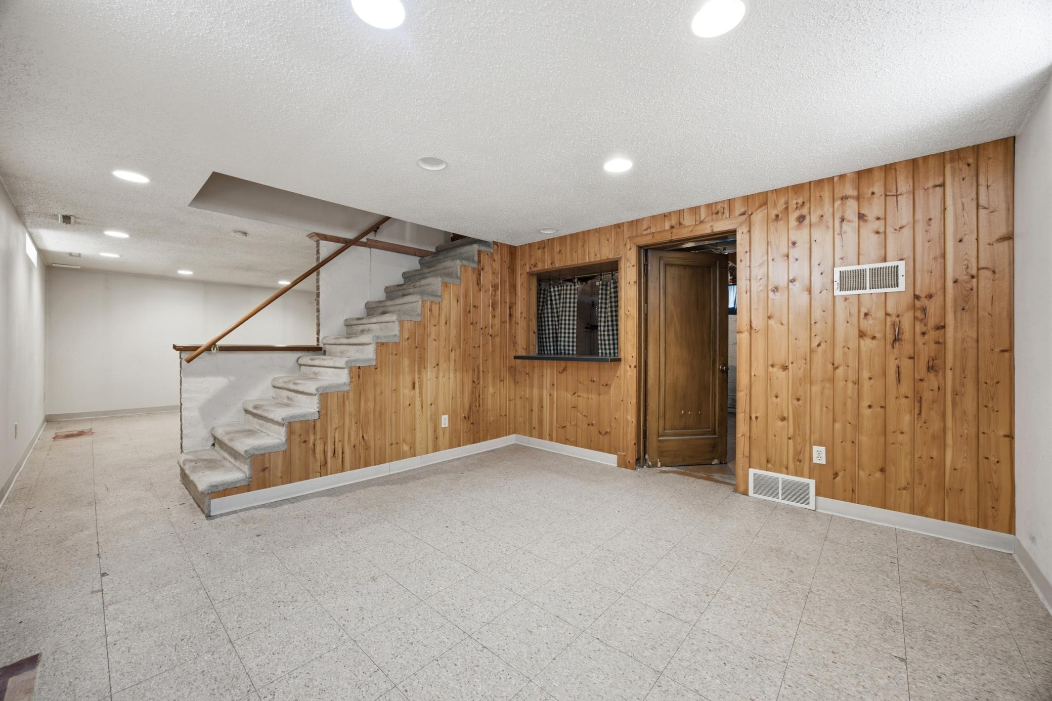 Bsmt Flex Area.jpg