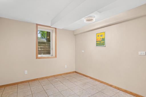 2570 Avon Street N, Roseville, MN 55113