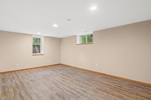 2570 Avon Street N, Roseville, MN 55113