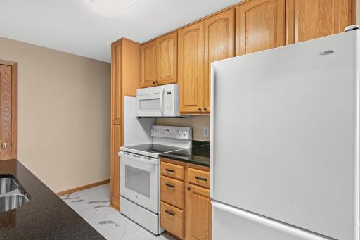 2570 Avon Street N, Roseville, MN 55113