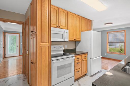 2570 Avon Street N, Roseville, MN 55113