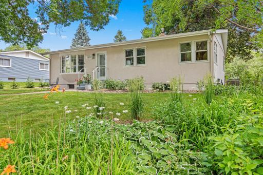 2570 Avon Street N, Roseville, MN 55113