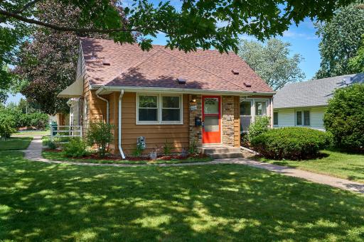 3-bed, 2-bath, Charming 1950's 1.5-story