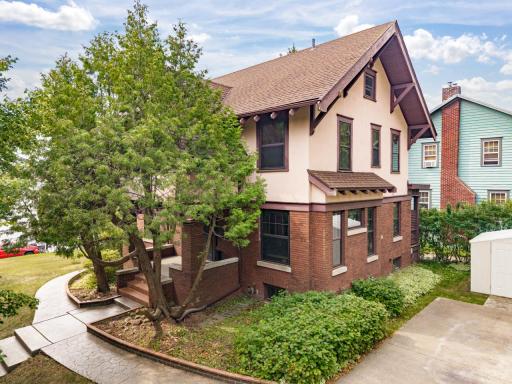 3 Story Craftsman with Bump Out Dining Room
