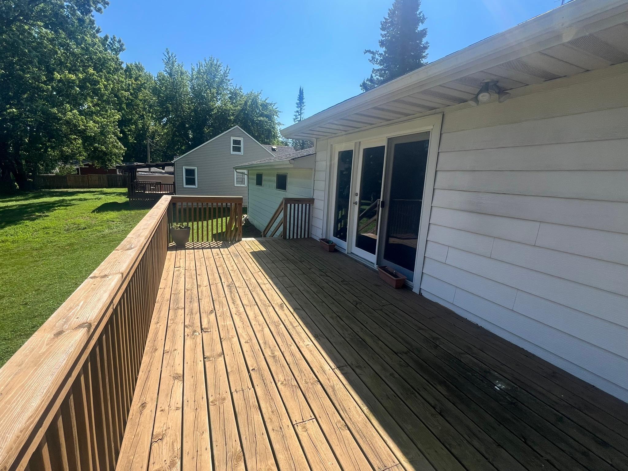 Large 9 x 23 deck for entertaining!