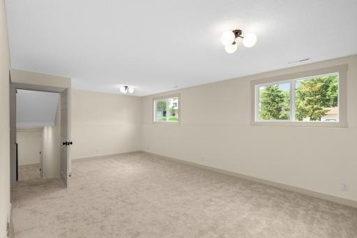 8090 159th Street W, Apple Valley, MN 55124