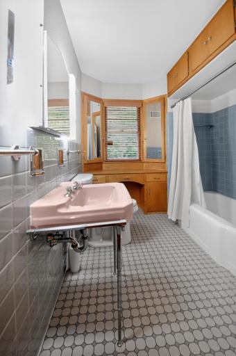 5004 Yvonne Terrace, Minneapolis, MN 55436
