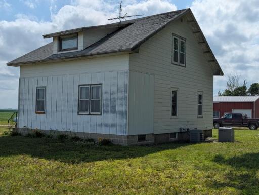 21509 600th Avenue, Wells, MN 56097