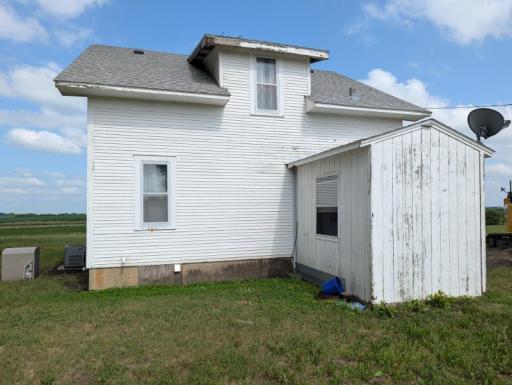 21509 600th Avenue, Wells, MN 56097