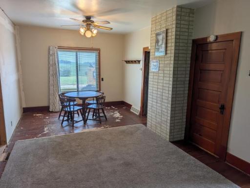 21509 600th Avenue, Wells, MN 56097