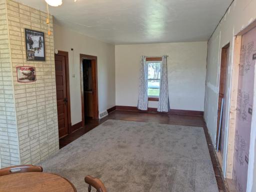 21509 600th Avenue, Wells, MN 56097