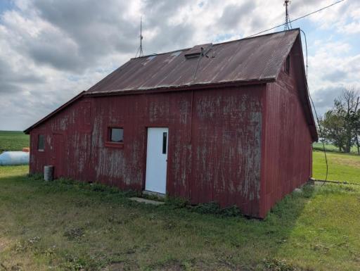 21509 600th Avenue, Wells, MN 56097