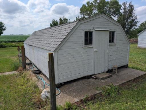 21509 600th Avenue, Wells, MN 56097