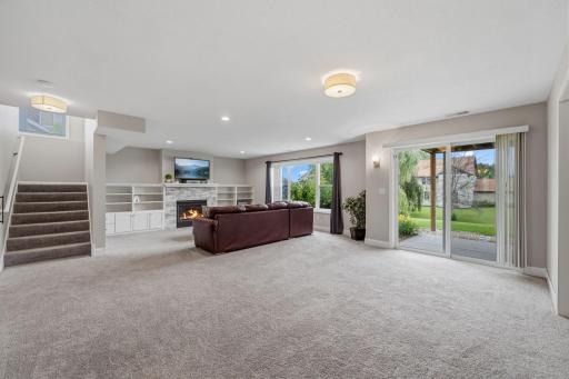 Lower Level-Lots of Space!