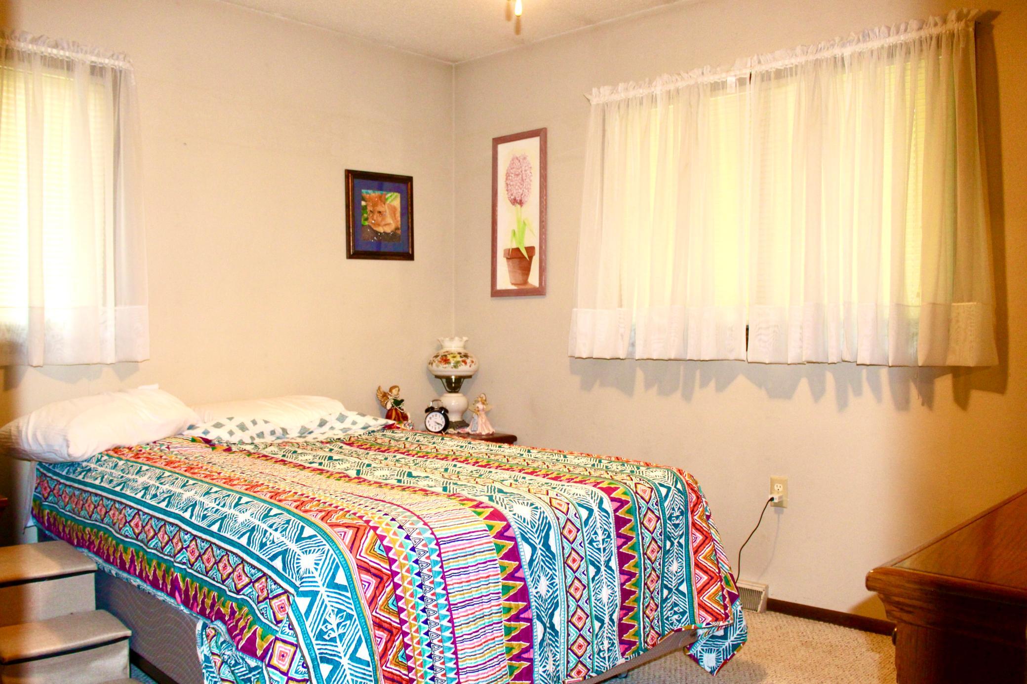 Bedroom 1.JPG