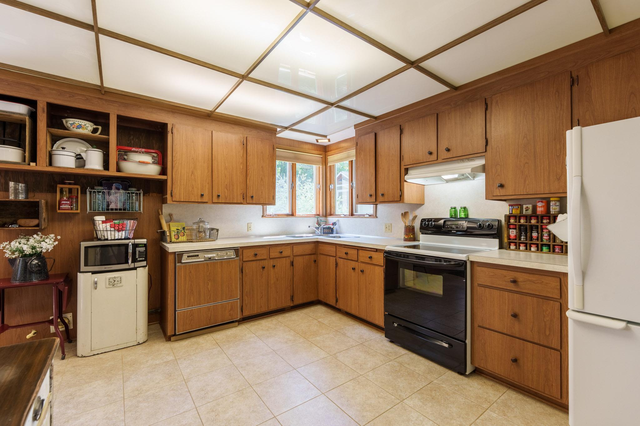 This expansive, eat-in kitchen easily offers you room for the kitchen island that you dreamed of .... or maybe a small table!