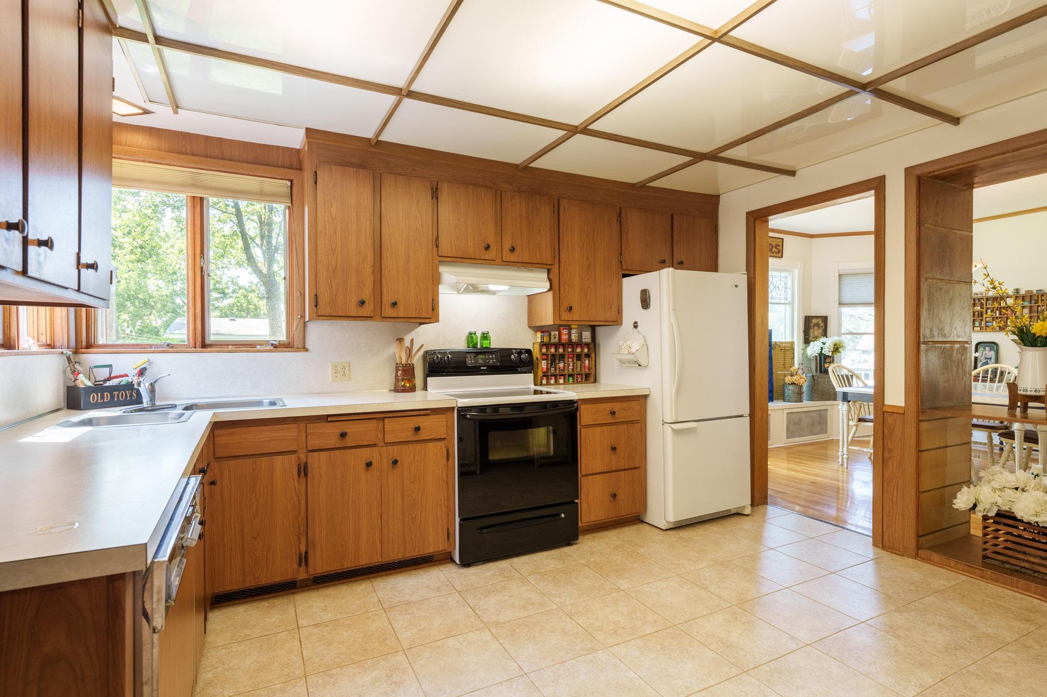 The spacious and functional eat-in kitchen is very accommodating! Love it the way it is...or re-imagine the possibilities of re-working this space to whatever you desire. The large footprint is there for you!