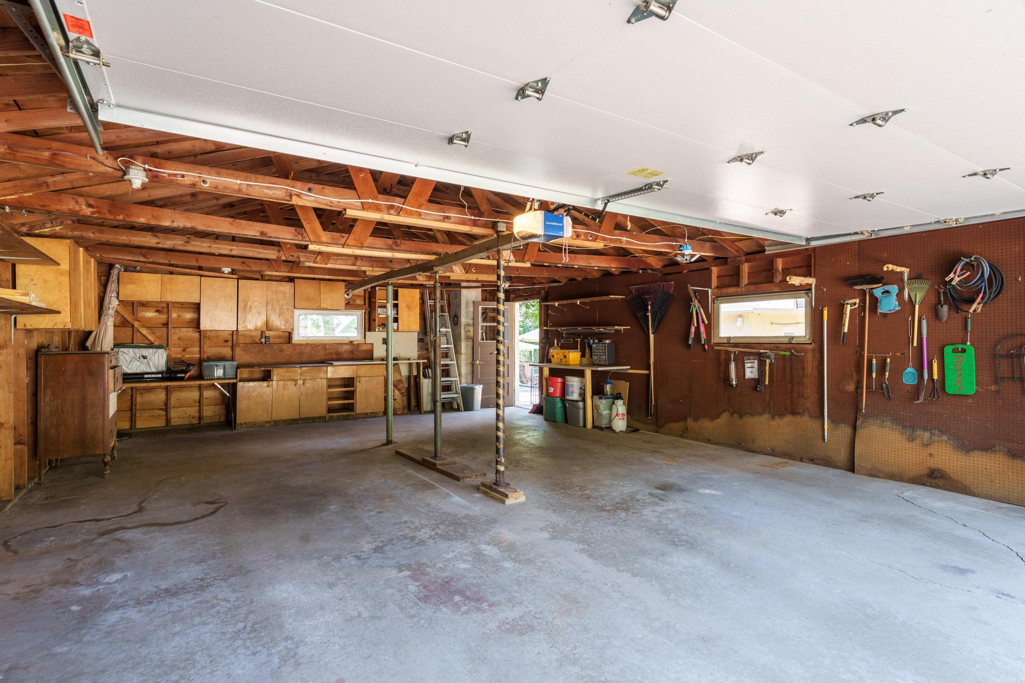 Another view of the garage interior~