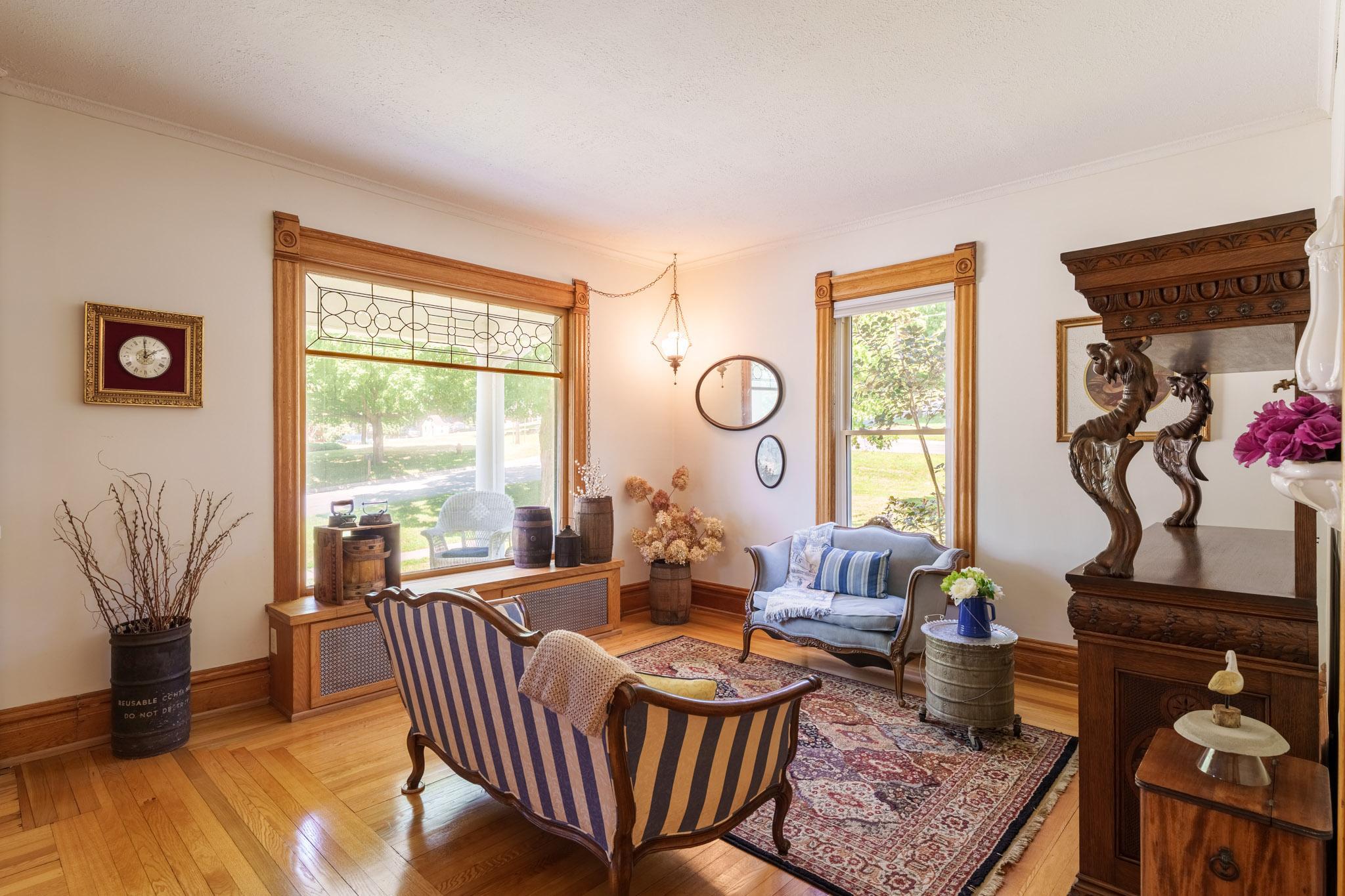 Note the large front picture window with a show-stopping leaded glass adornment across the top!