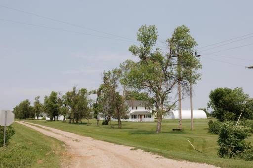 7809 83rd Street SE, Edgeley, ND 58433