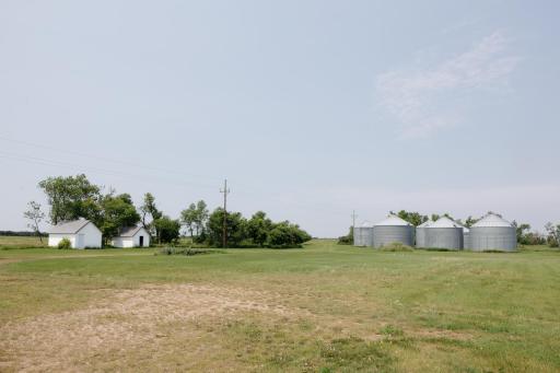 7809 83rd Street SE, Edgeley, ND 58433