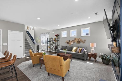 Lots of natural light being in the End-Unit!