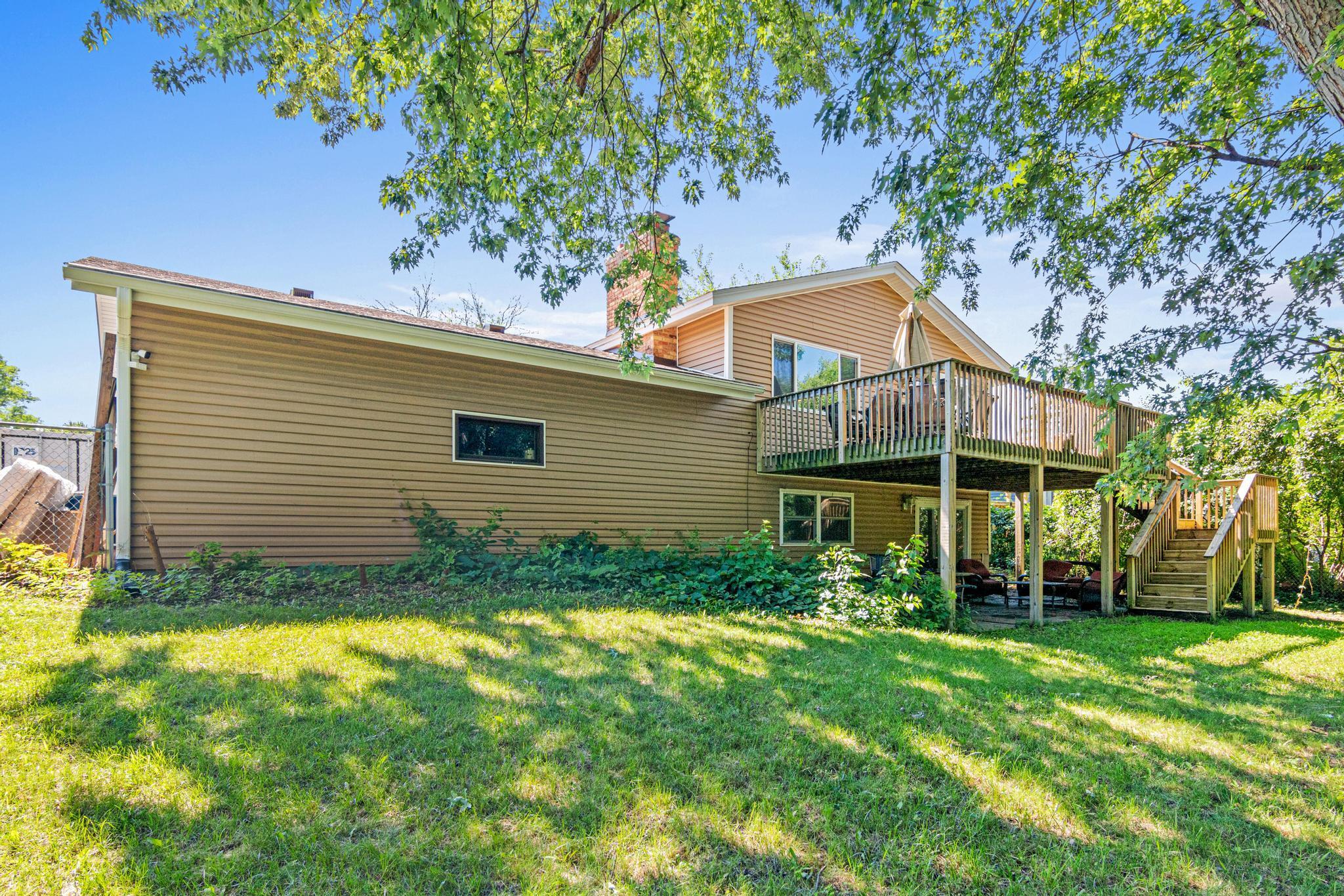 Private deck perfect for summer nights!