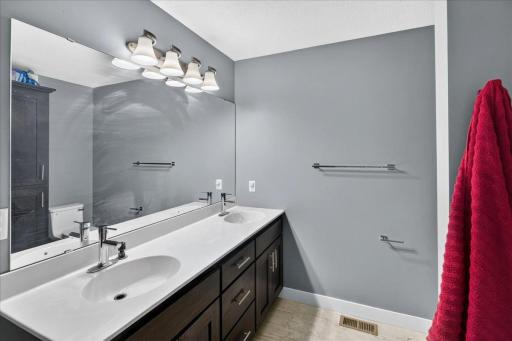 1885 Lusitano Street, Shakopee, MN 55379