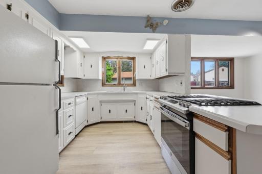 2889 Simpson Street, Saint Paul, MN 55113