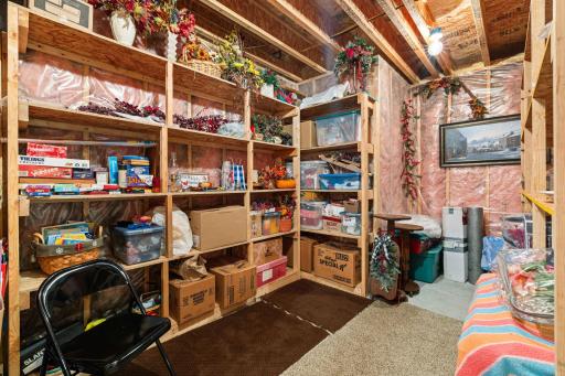 Utility room with plenty of storage space