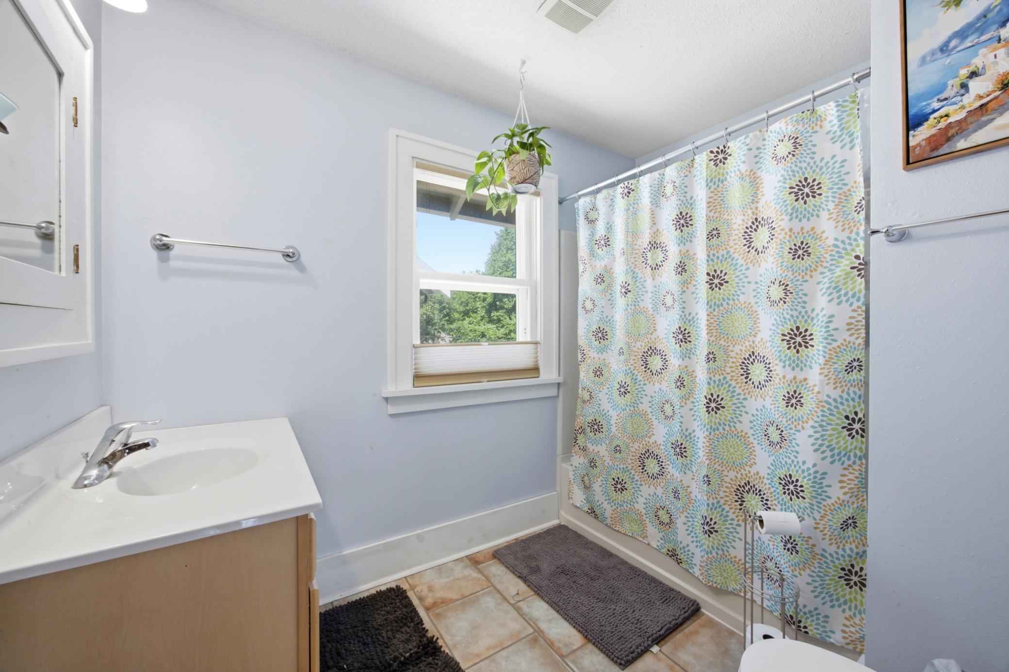 Upper level full bathroom