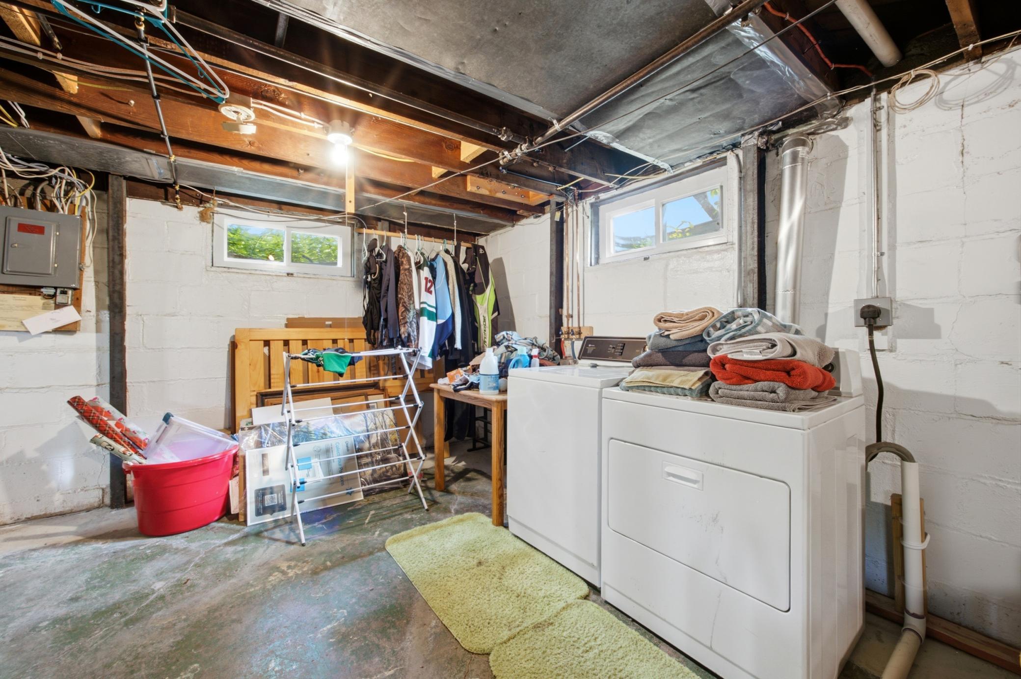 Basement Laundry area - newer windows