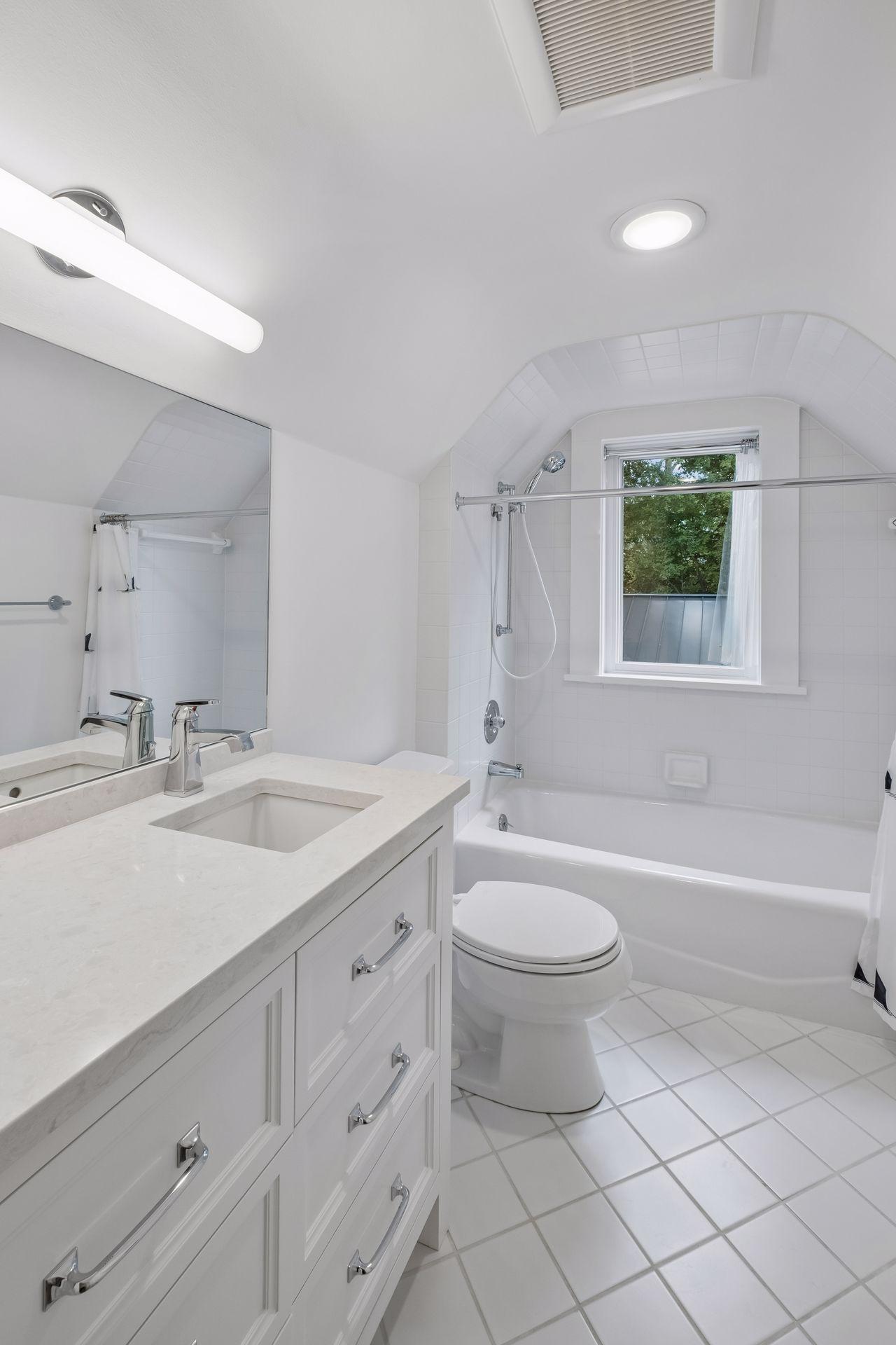 Full bathroom on the upper level