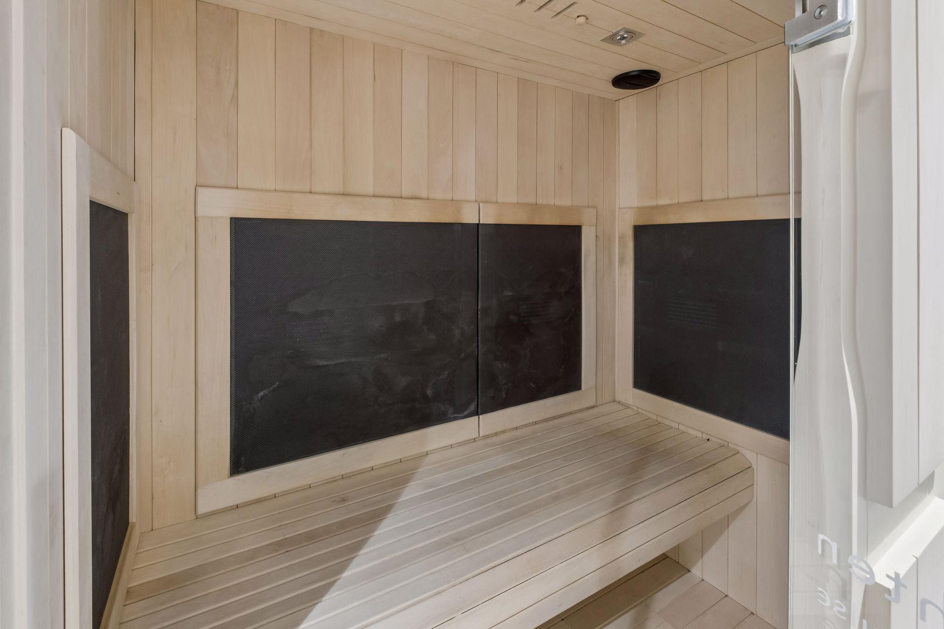 Built in sauna/infrared sauna