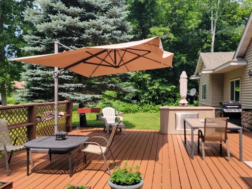 Large front deck, great for entertaining with family and friends.