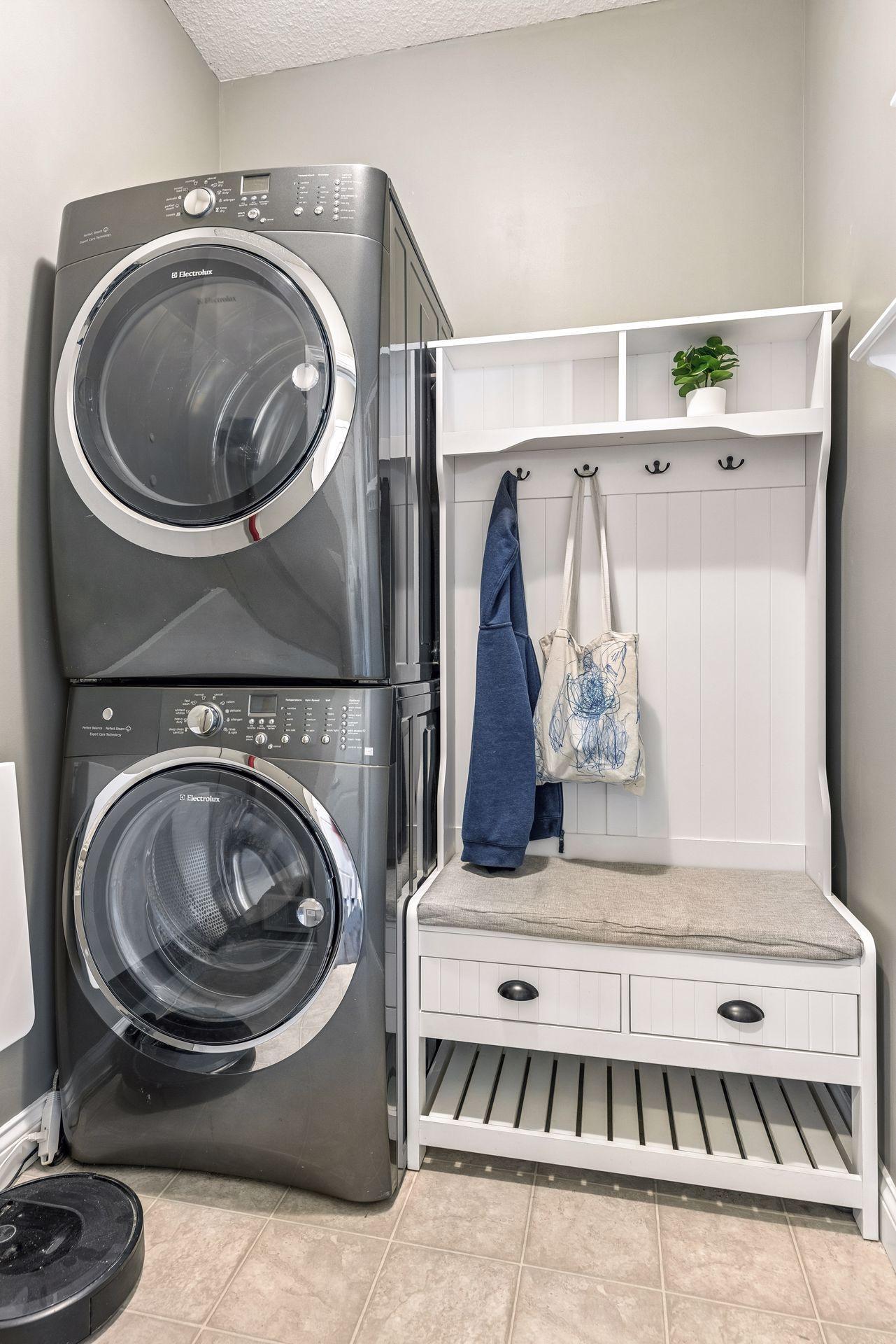 Main level laundry/mud room - 0026.jpg