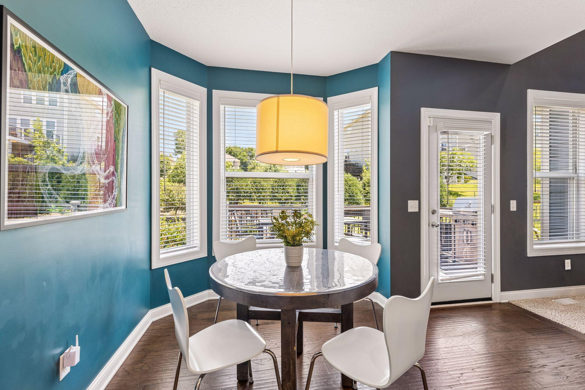 Eat in kitchen with access to back deck - 0020.jpg